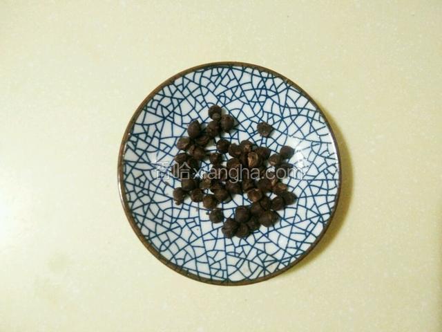 蒸芋头时间准备巧克力豆备用