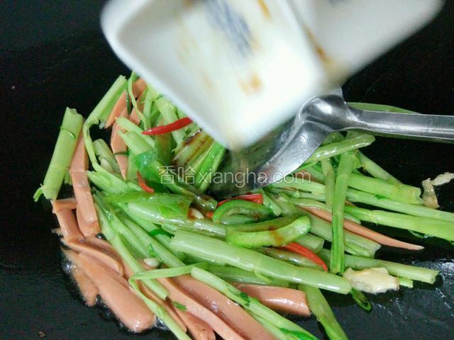 空心菜炒软下辅料炒圴勺，