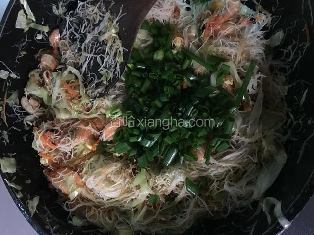 下生抽 白糖 盐 鸡精 鲍鱼汁 葱花 快速翻均匀