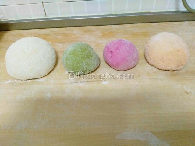 和好的面团，醒至20分钟。