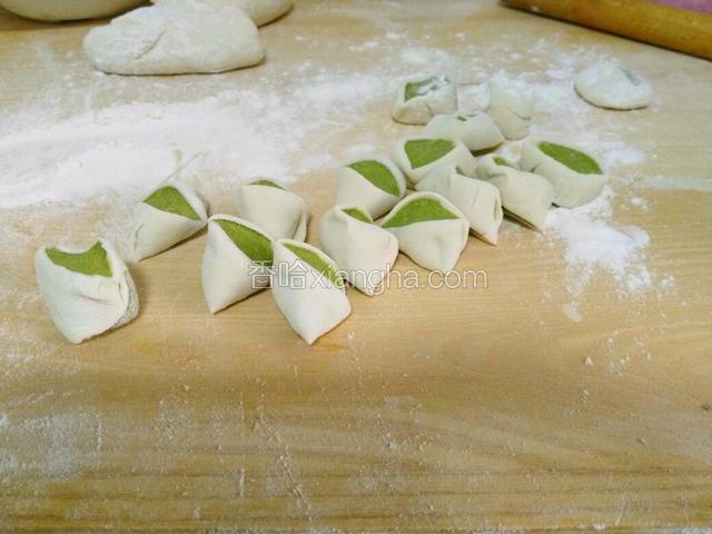 切成同样大小的面剂子。
