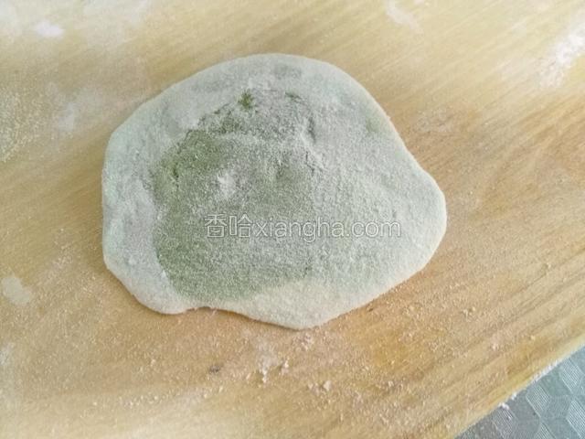 擀面皮。