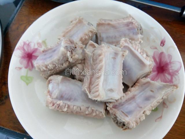 捞出沥干水分