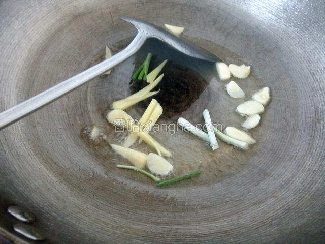 爆香葱姜蒜