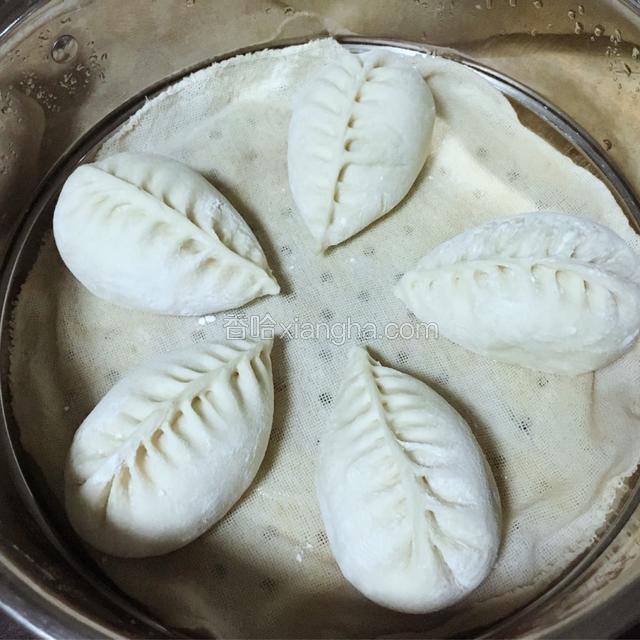 放入蒸屉中醒发