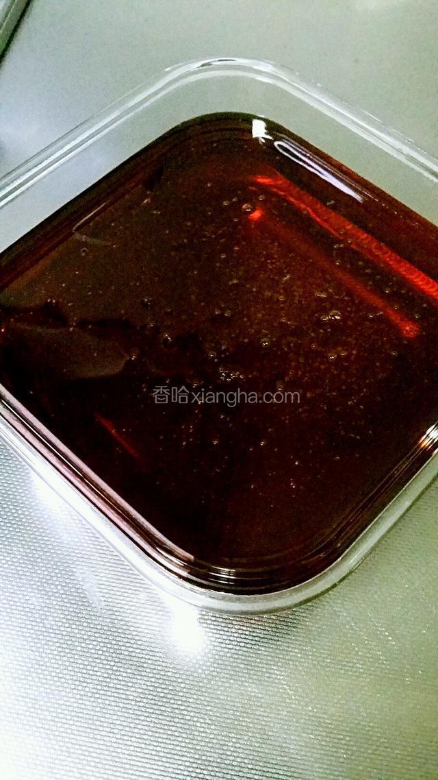 一般熬煮时间为40分钟～1小时左右。
熬煮的时间越长颜色也就越深。