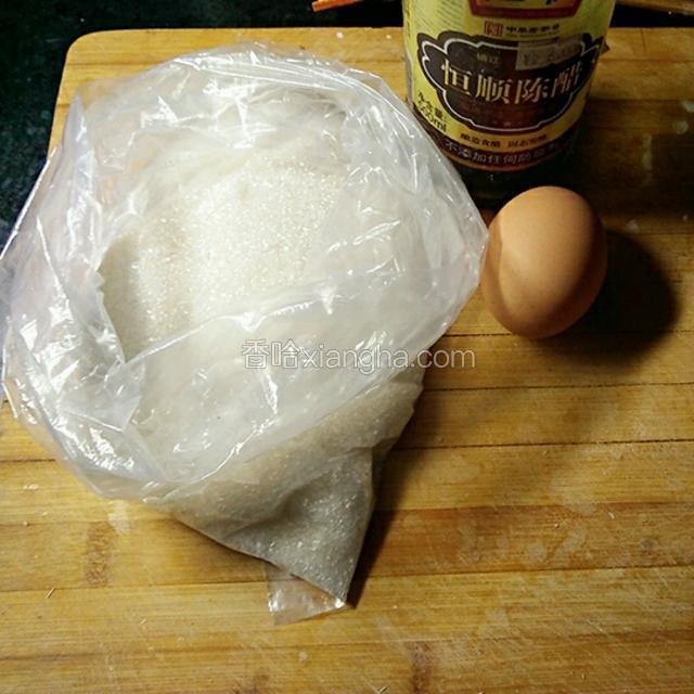 准备材料:醋，糖，鸡蛋
