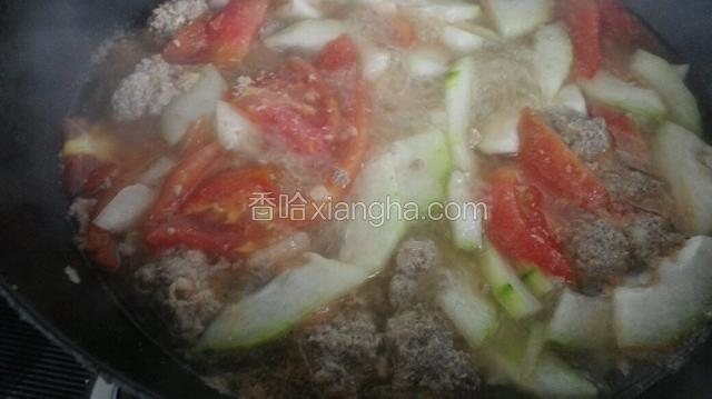 煮至菜变软，撒些花椒粉，鸡精，香菜出锅！