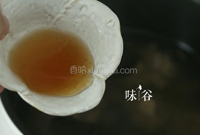 烧开后可加两勺料酒，小火炖1个半小时。
