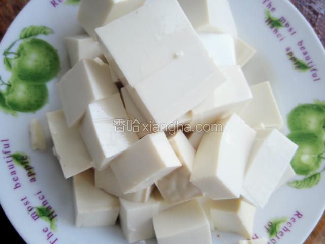 豆腐切小块