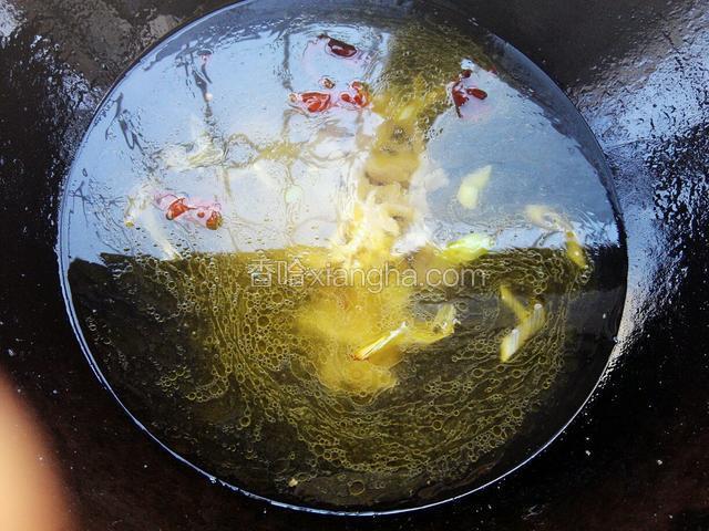 加入一大碗水