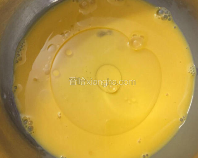 加入玉米油拌匀