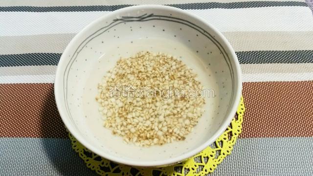 薏米用清水浸1小时备用