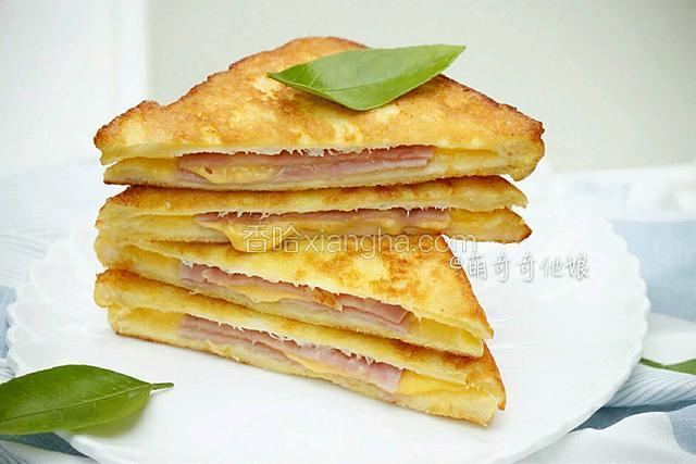 六个面都煎好后用菜刀对半切开，两个为一组重叠即可食用！