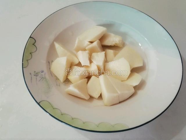 竹笋去皮洗净切小块