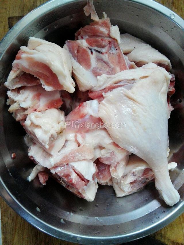 鸭子去头去屁股切块