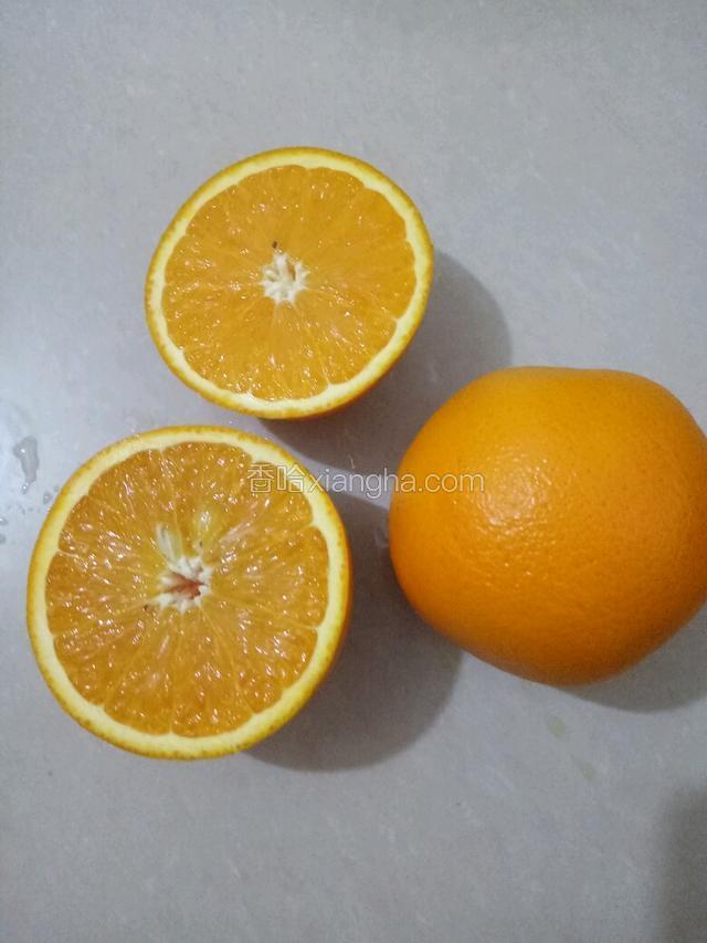 橙子一切为二。