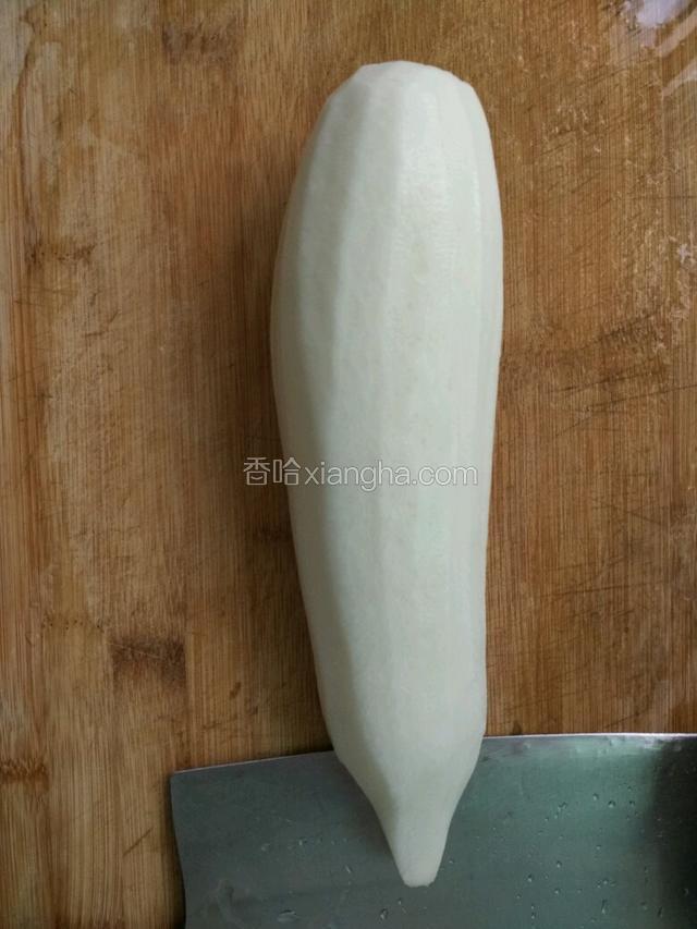 萝卜去皮洗净切成喜欢的大小；