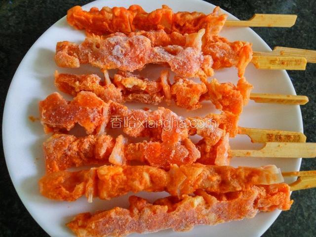 把买回的骨肉相连开袋取适量化冰。