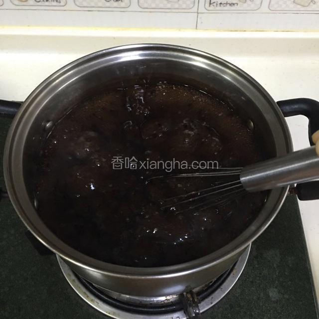 开火，煮至液体沸腾即可离火。