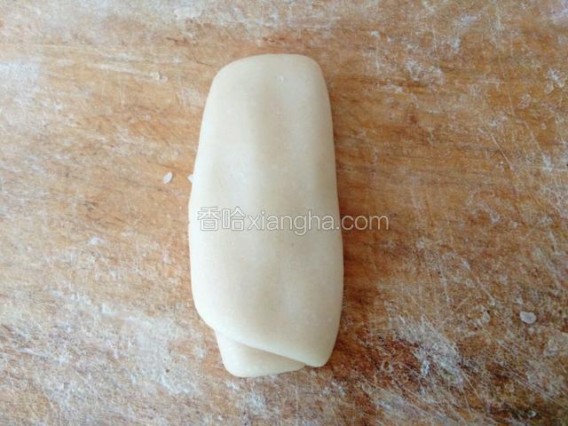 都做好后，从刚才做的第一个开始，用手按压一下。