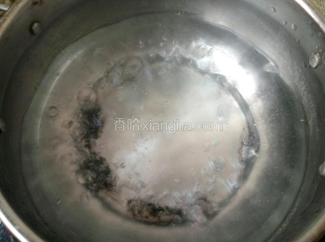 正在煮沸的开水