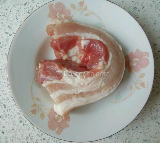 五花肉洗净
