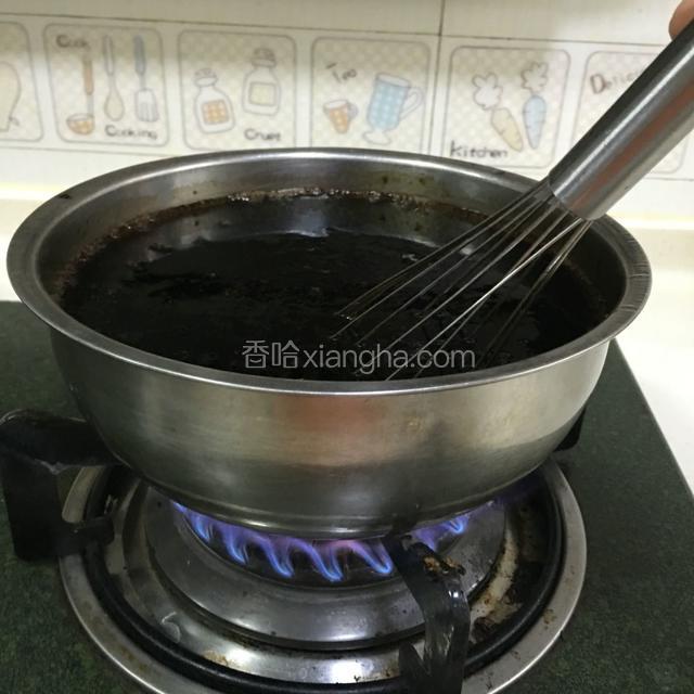 然后把不锈钢器皿直接开火加热。