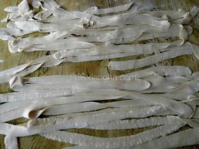 把一次吃的面条全拉齐