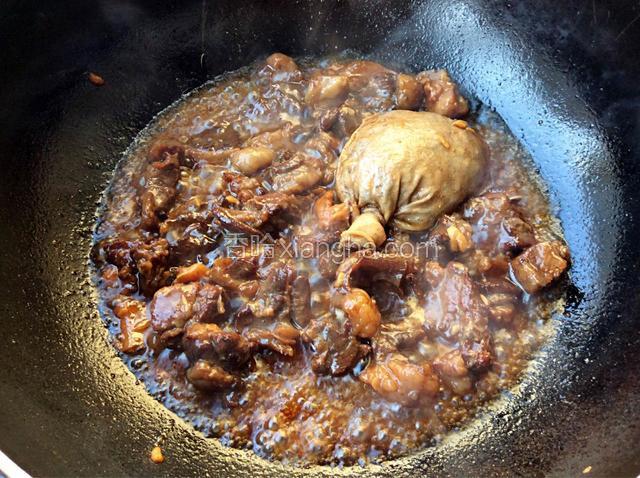 炖好的牛肉