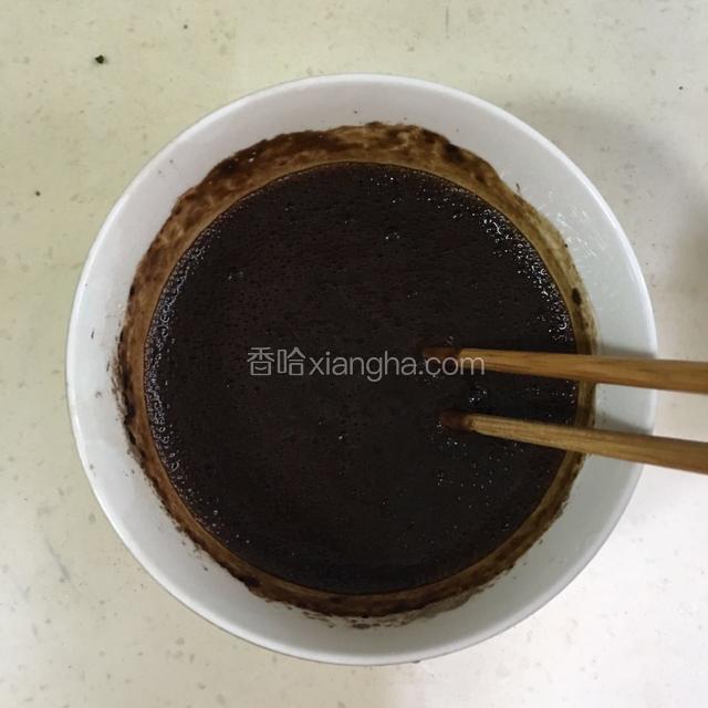 加入冷纯净水，搅拌均匀。