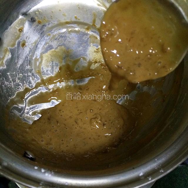 直到出现粘稠的液体状态，并且不会粘锅，就可以离火了。
