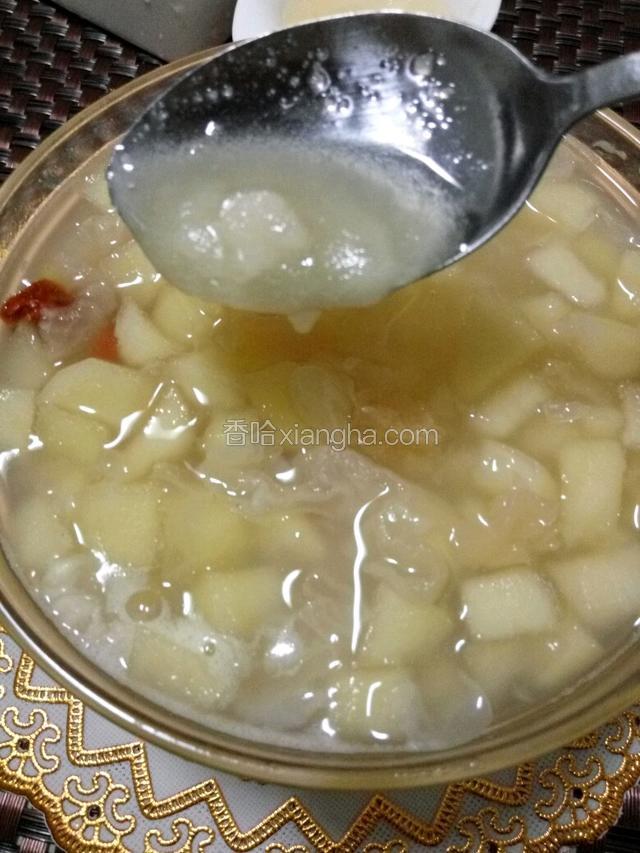 大火烧开，起锅，凉到约为45度度时，放入蜂蜜