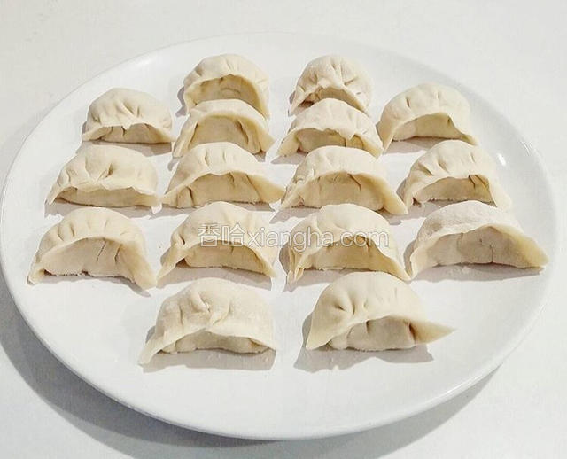 包成饺子，烧一锅开水