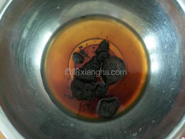 红糖先用温水化开