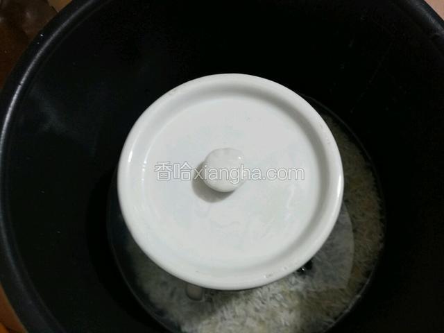 蛋液盖上盖子