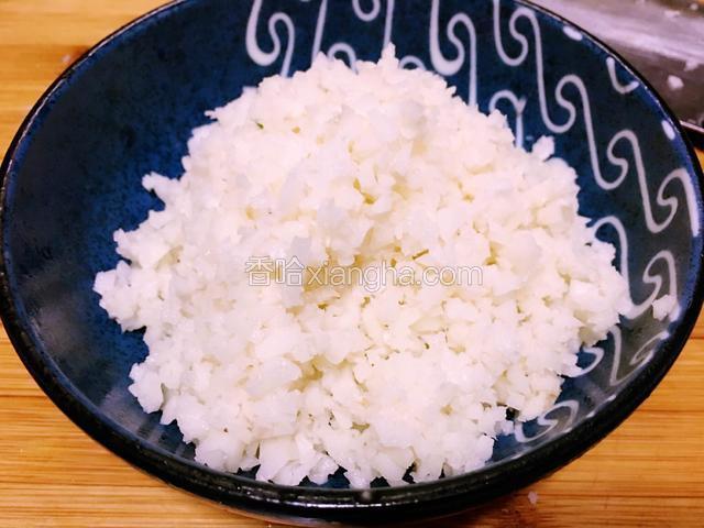 藕，葱姜切碎