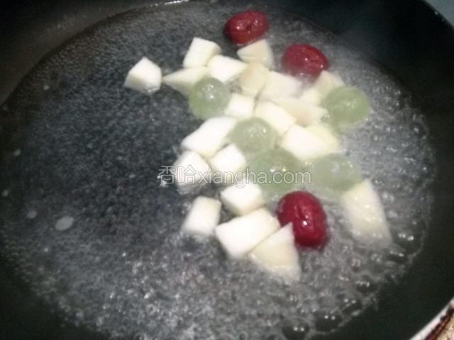 最后加入苹果煮