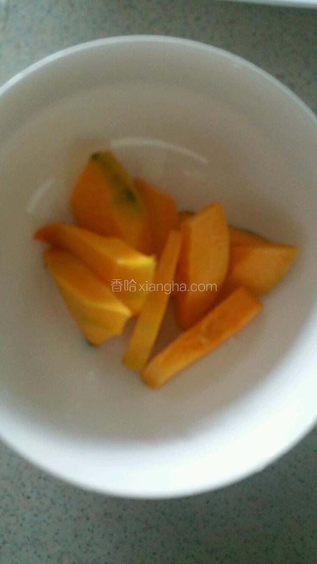 老南瓜去皮去籽洗净切块