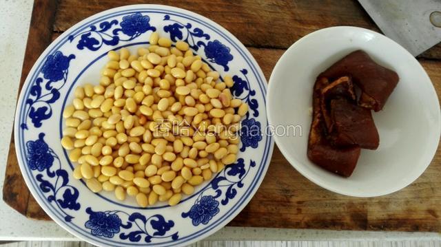 准备好所需的食材。