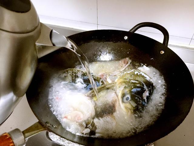 加热开水大火煮20分钟。