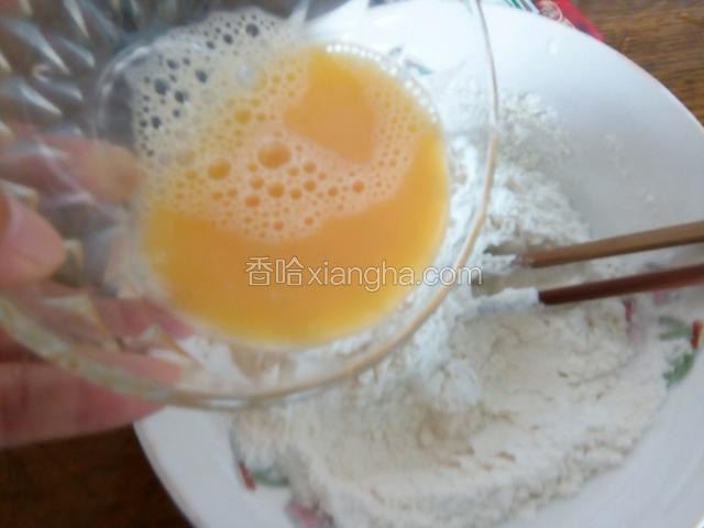 倒入鸡蛋液