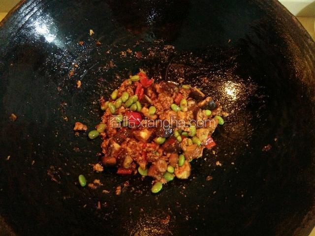 如图这是炒好的香菇肉沫酱