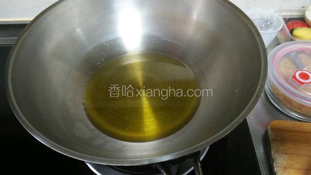 锅中加8勺油
