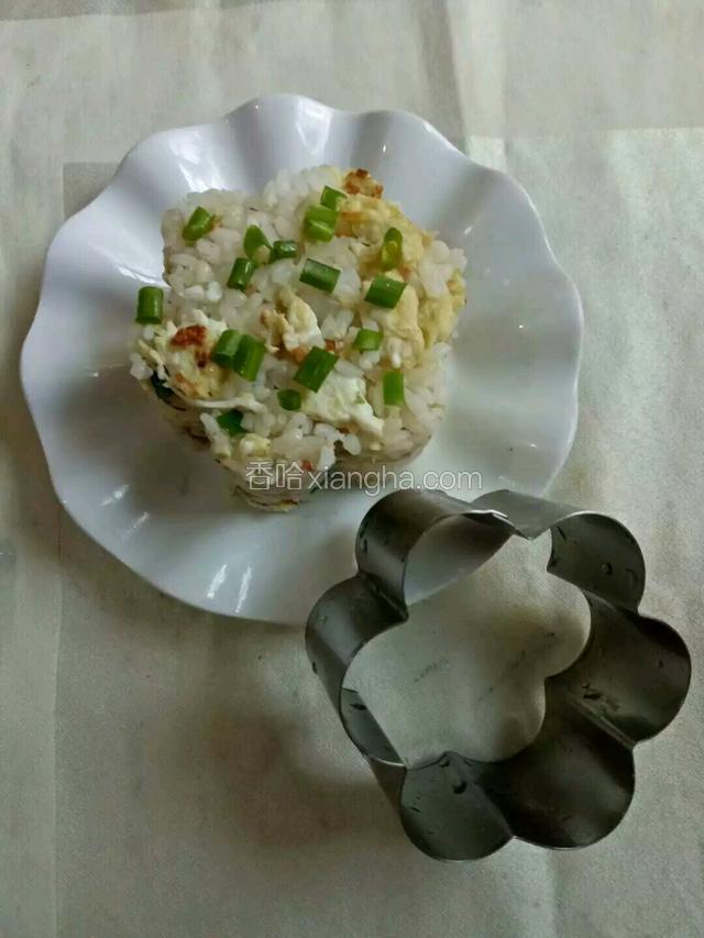 用慕斯模做个造型。