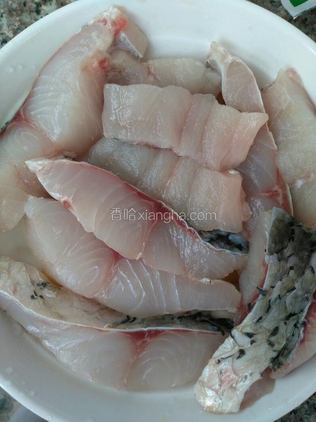 然后摆上鱼块