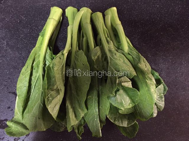 油菜选择翠绿，比较甜的