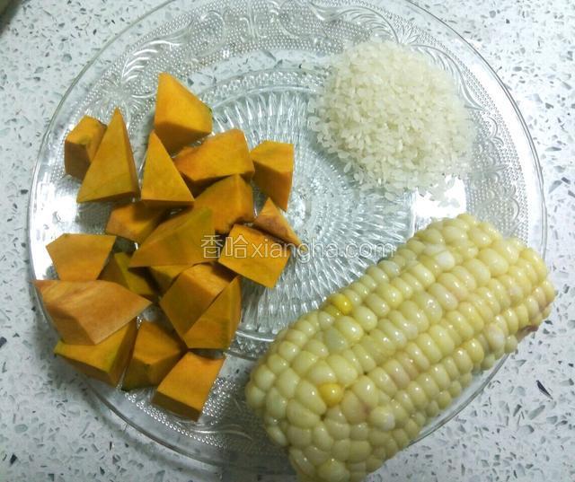 准备好食材，南瓜切块