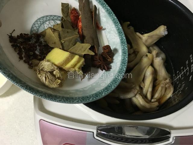 加入卤料，