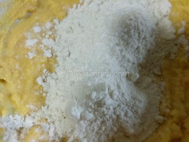 玉米面加面粉用水搅拌均匀